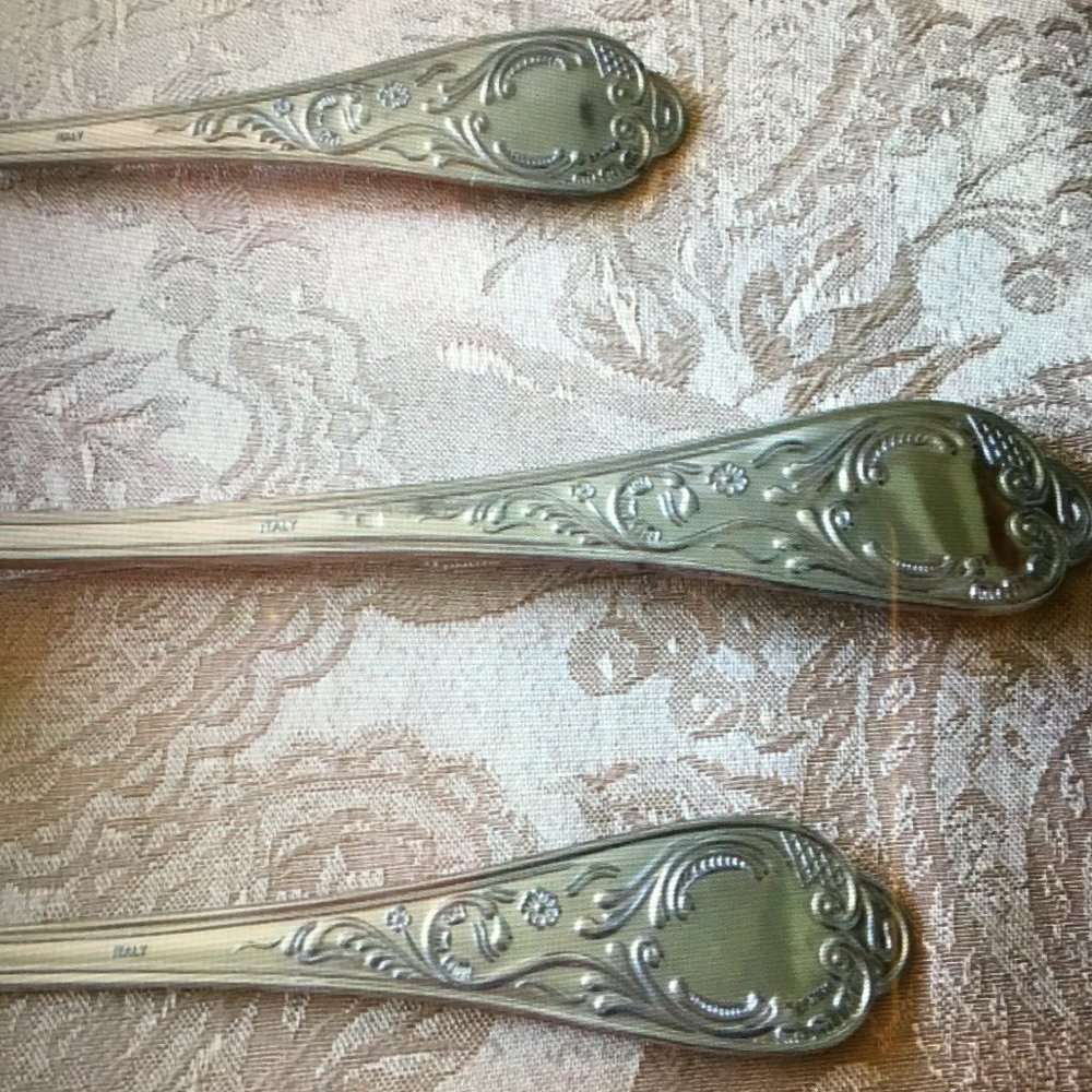 (SOLD)🎉HP🎉 Premium 51 Piece Italian Flatware Set, Service for 12 + Serving Set - Picture 13 of 16